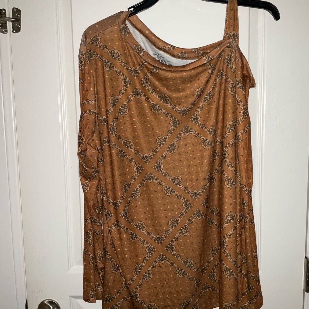 Top - Picture 2 of 4